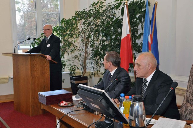 Radni po ślubowaniu. Wójcik ? przewodniczącym, Siemaszko ? wice