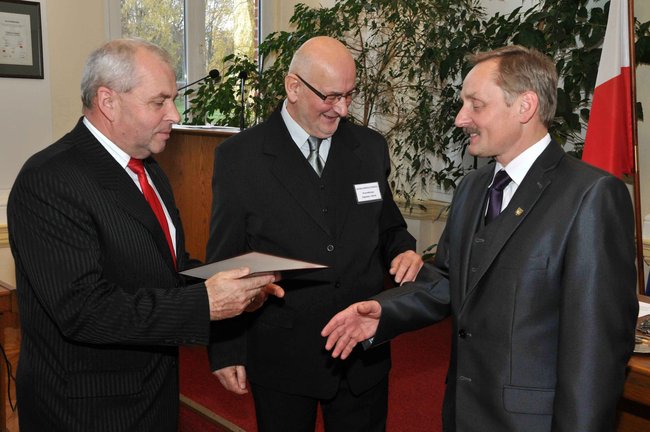 Radni po ślubowaniu. Wójcik ? przewodniczącym, Siemaszko ? wice