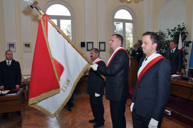 Radni po ślubowaniu. Wójcik ? przewodniczącym, Siemaszko ? wice