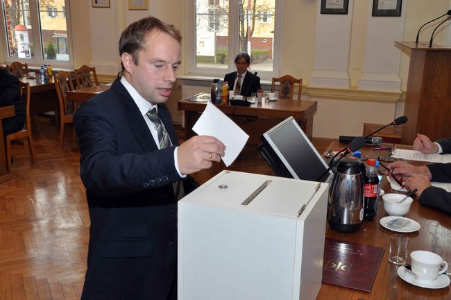 Radni po ślubowaniu. Wójcik ? przewodniczącym, Siemaszko ? wice
