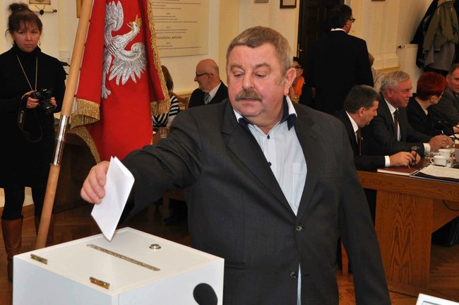 Radni po ślubowaniu. Wójcik ? przewodniczącym, Siemaszko ? wice
