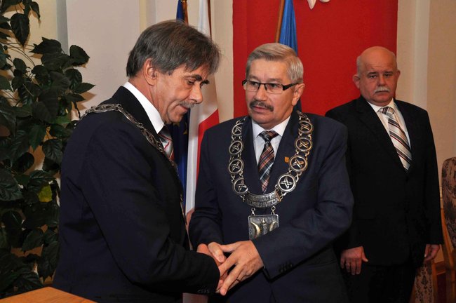 Radni po ślubowaniu. Wójcik ? przewodniczącym, Siemaszko ? wice