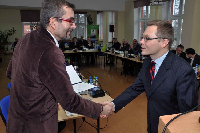 Radzie powiatu przewodniczy Chmielewski, pomaga Knapik