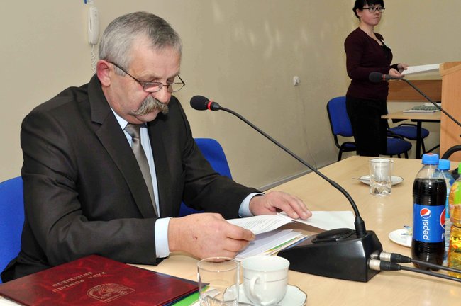 Radzie powiatu przewodniczy Chmielewski, pomaga Knapik