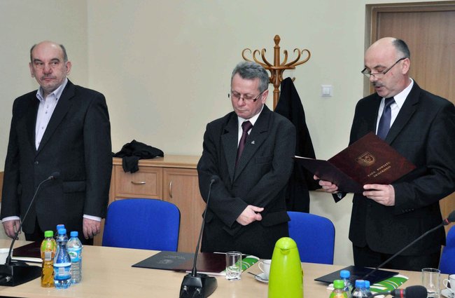 Radzie powiatu przewodniczy Chmielewski, pomaga Knapik
