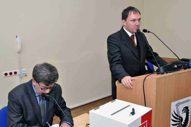 Radzie powiatu przewodniczy Chmielewski, pomaga Knapik