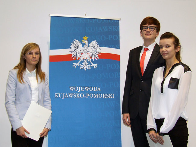 Dziewięciu uczniów z powiatu otrzymało stypendia premiera