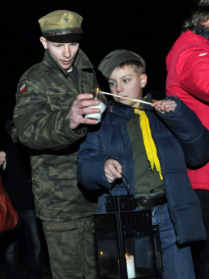Światło, które jest znakiem pokoju przywędrowało do Świecia z Betlejem