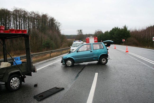 Pasażerka wypadła na drogę