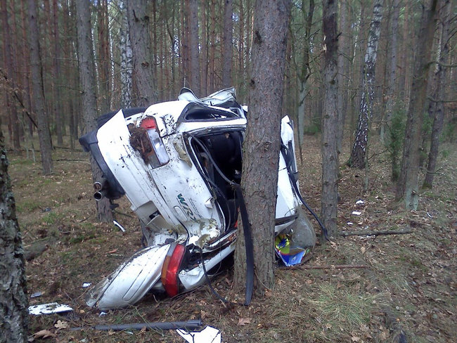 Subaru wyskoczyło z drogi