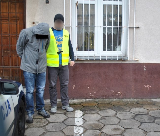Strażak podpalał domki na działkach