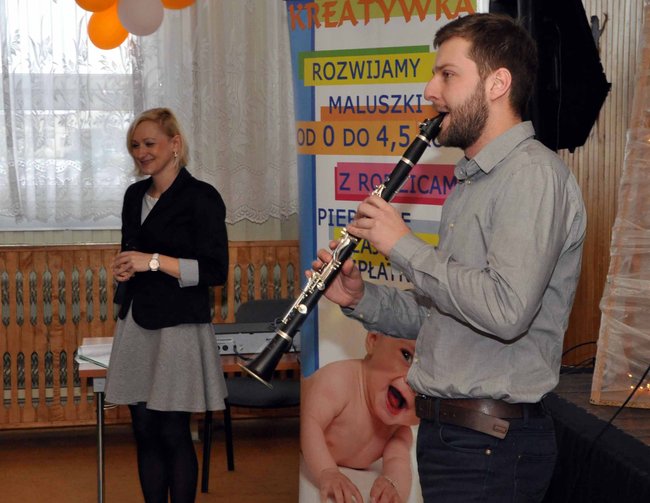 Maluchy zachwycone muzyką