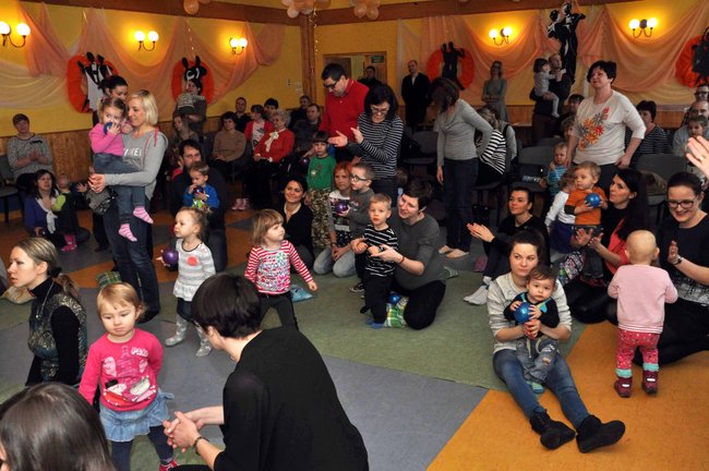 Maluchy zachwycone muzyką