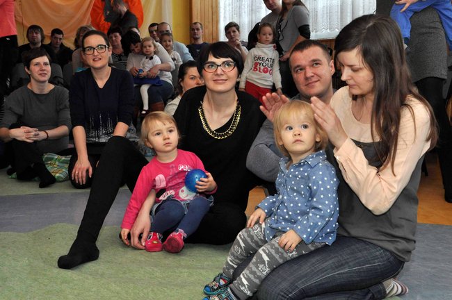 Maluchy zachwycone muzyką