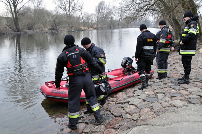 Strażacy szukają wzdłuż rzek, policja w stronę Głogówka