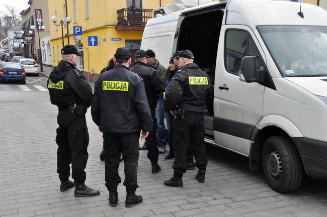 Policjanci z psami znowu szukają zaginionej świecianki