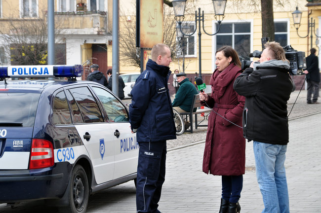 Policjanci z psami znowu szukają zaginionej świecianki