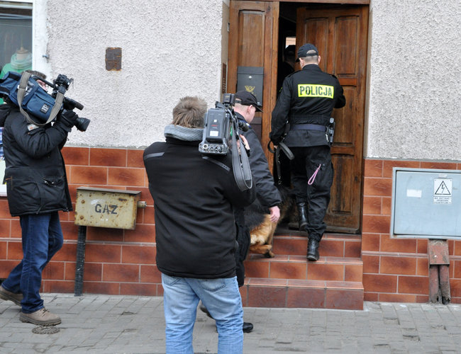 Policjanci z psami znowu szukają zaginionej świecianki