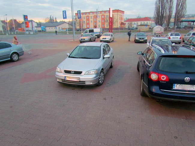 Wolnaamerykanka na parkingu