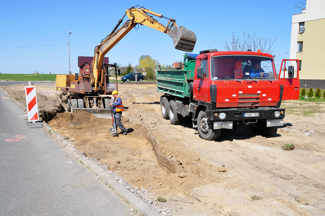 Zaczęli kopać pod rondo. Po majówce zamkną przejazd