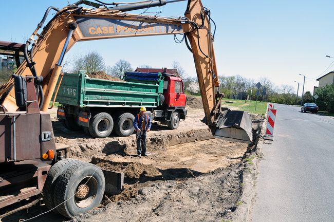 Zaczęli kopać pod rondo. Po majówce zamkną przejazd