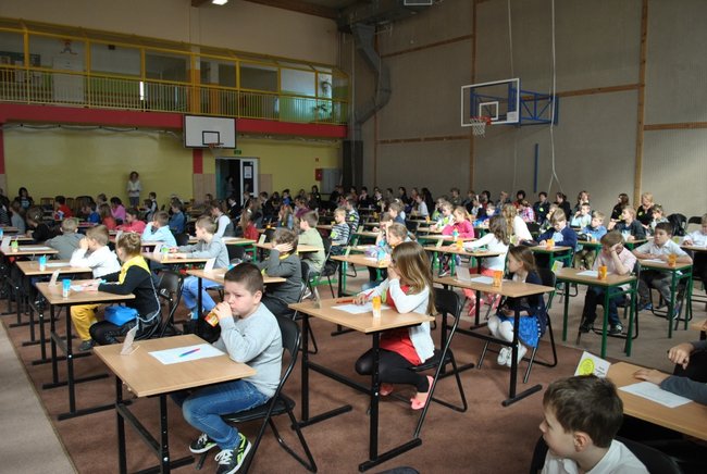 Bezpieczny trzecioklasista na drodze