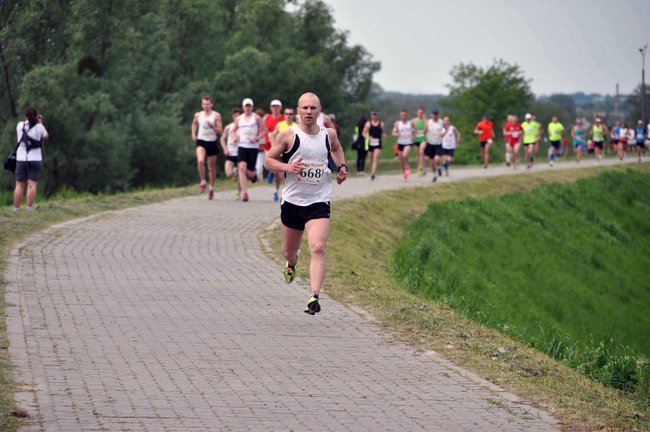 Biegacze na pierwszym okrążeniu ? ZDJĘCIA