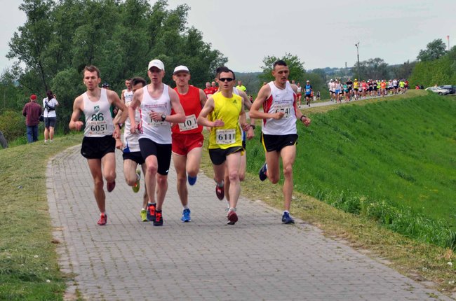 Biegacze na pierwszym okrążeniu ? ZDJĘCIA