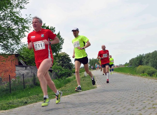 Biegacze na pierwszym okrążeniu ? ZDJĘCIA