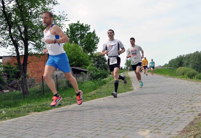 Biegacze na pierwszym okrążeniu ? ZDJĘCIA