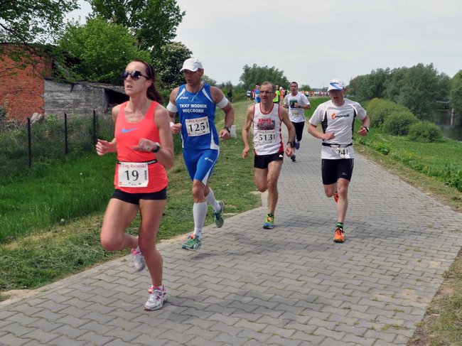 Biegacze na pierwszym okrążeniu ? ZDJĘCIA
