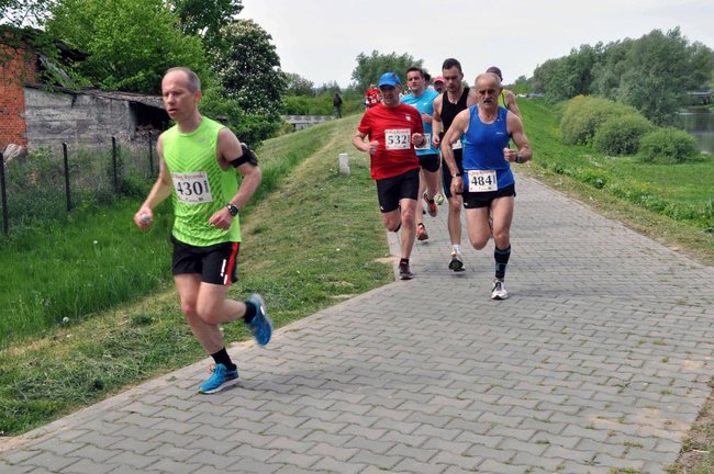 Biegacze na pierwszym okrążeniu ? ZDJĘCIA