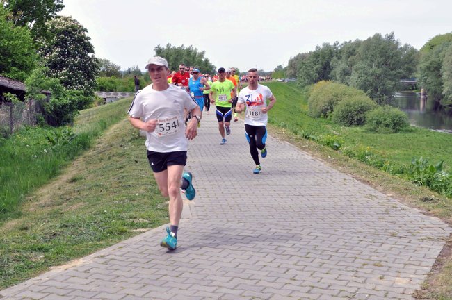 Biegacze na pierwszym okrążeniu ? ZDJĘCIA
