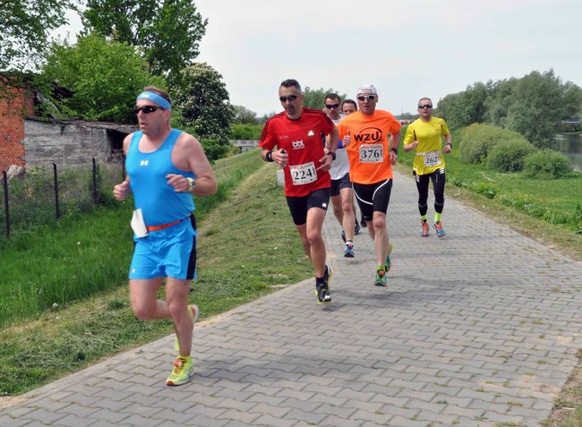 Biegacze na pierwszym okrążeniu ? ZDJĘCIA
