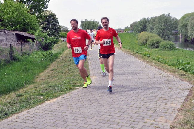 Biegacze na pierwszym okrążeniu ? ZDJĘCIA