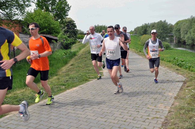 Biegacze na pierwszym okrążeniu ? ZDJĘCIA