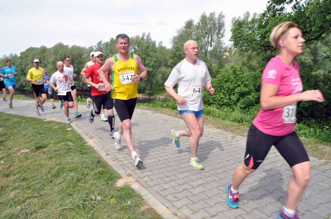 Biegacze na pierwszym okrążeniu ? ZDJĘCIA