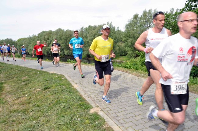 Biegacze na pierwszym okrążeniu ? ZDJĘCIA