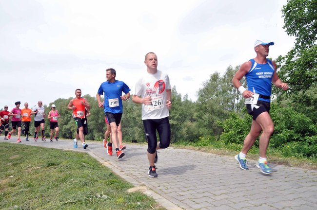 Biegacze na pierwszym okrążeniu ? ZDJĘCIA