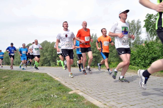 Biegacze na pierwszym okrążeniu ? ZDJĘCIA