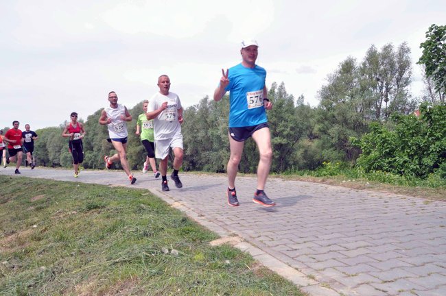 Biegacze na pierwszym okrążeniu ? ZDJĘCIA