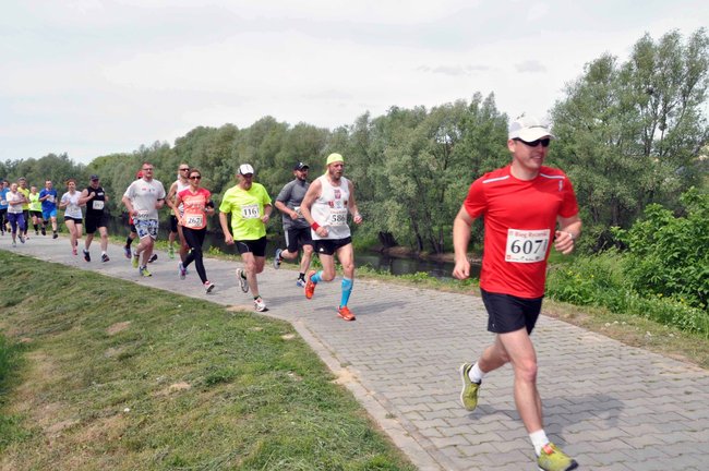 Biegacze na pierwszym okrążeniu ? ZDJĘCIA