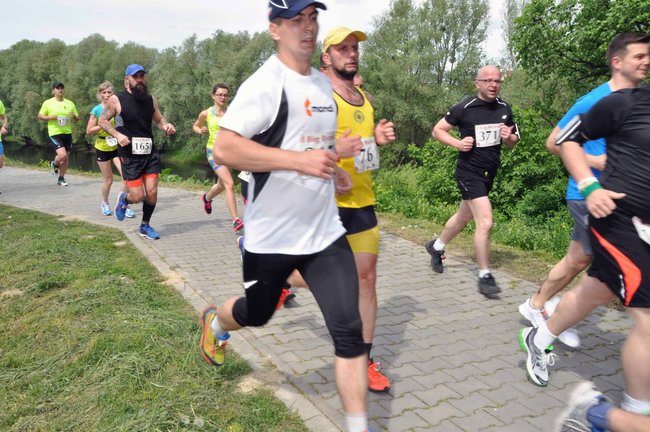 Biegacze na pierwszym okrążeniu ? ZDJĘCIA