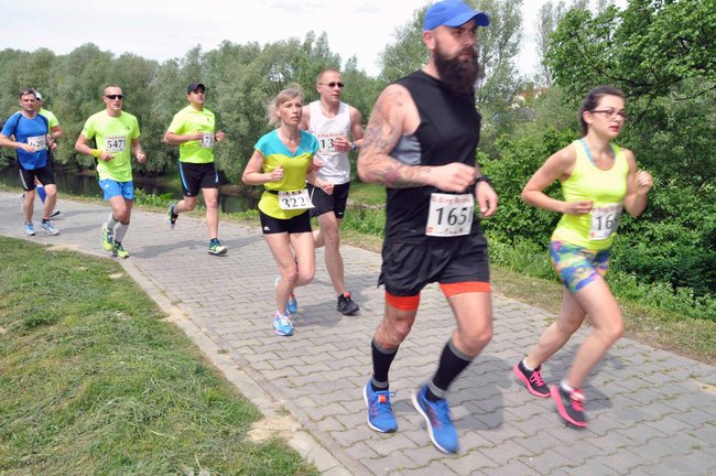 Biegacze na pierwszym okrążeniu ? ZDJĘCIA