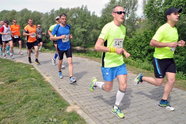 Biegacze na pierwszym okrążeniu ? ZDJĘCIA