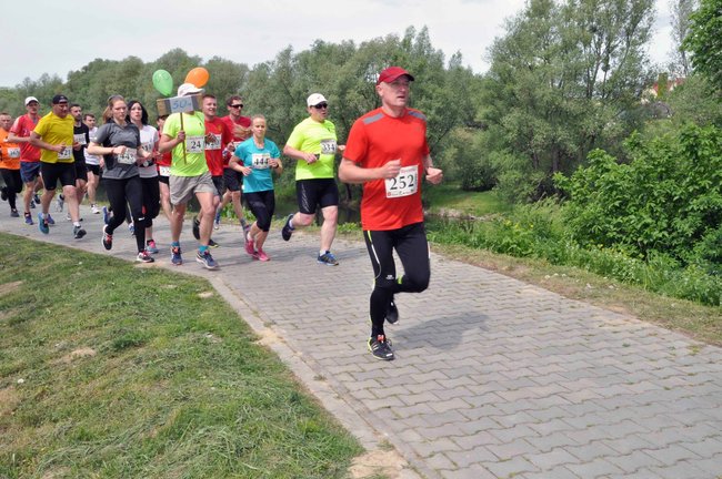 Biegacze na pierwszym okrążeniu ? ZDJĘCIA