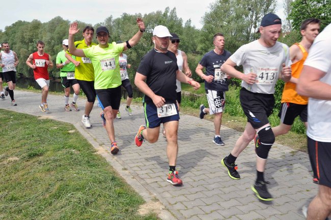 Biegacze na pierwszym okrążeniu ? ZDJĘCIA