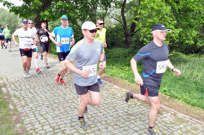 Biegacze na pierwszym okrążeniu ? ZDJĘCIA