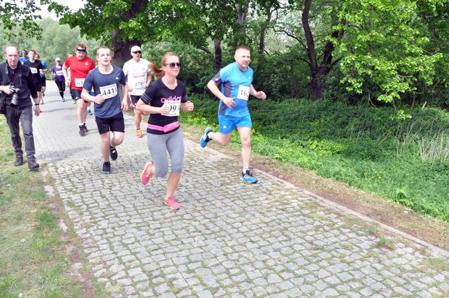 Biegacze na pierwszym okrążeniu ? ZDJĘCIA