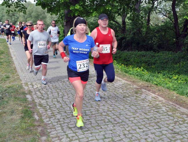 Biegacze na pierwszym okrążeniu ? ZDJĘCIA